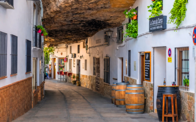 Cuevas del Sol y Cuevas de la Sombra: cómo recorrer el Setenil más singular